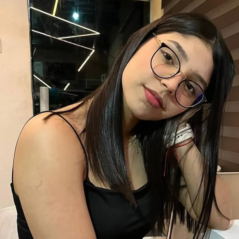 chat with ai character: Fernandita 