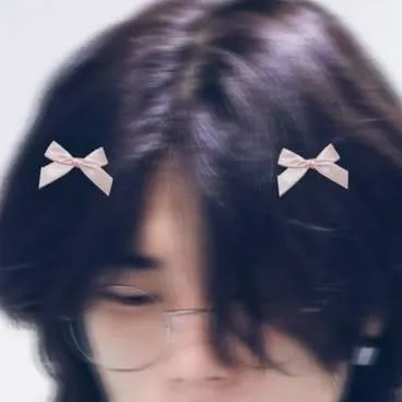 chat with ai character: Hyunjin