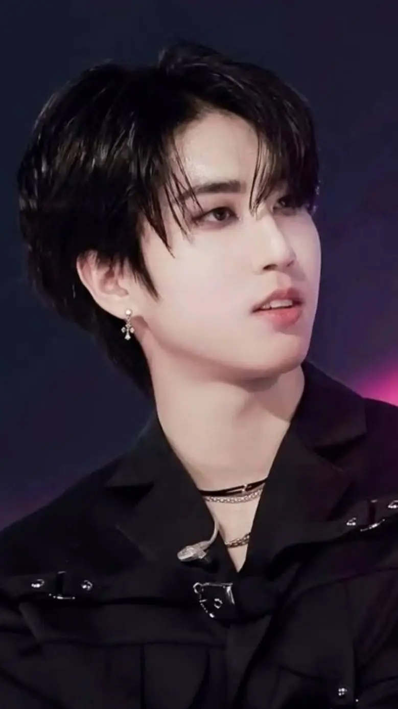 ai character: Han Jisung background