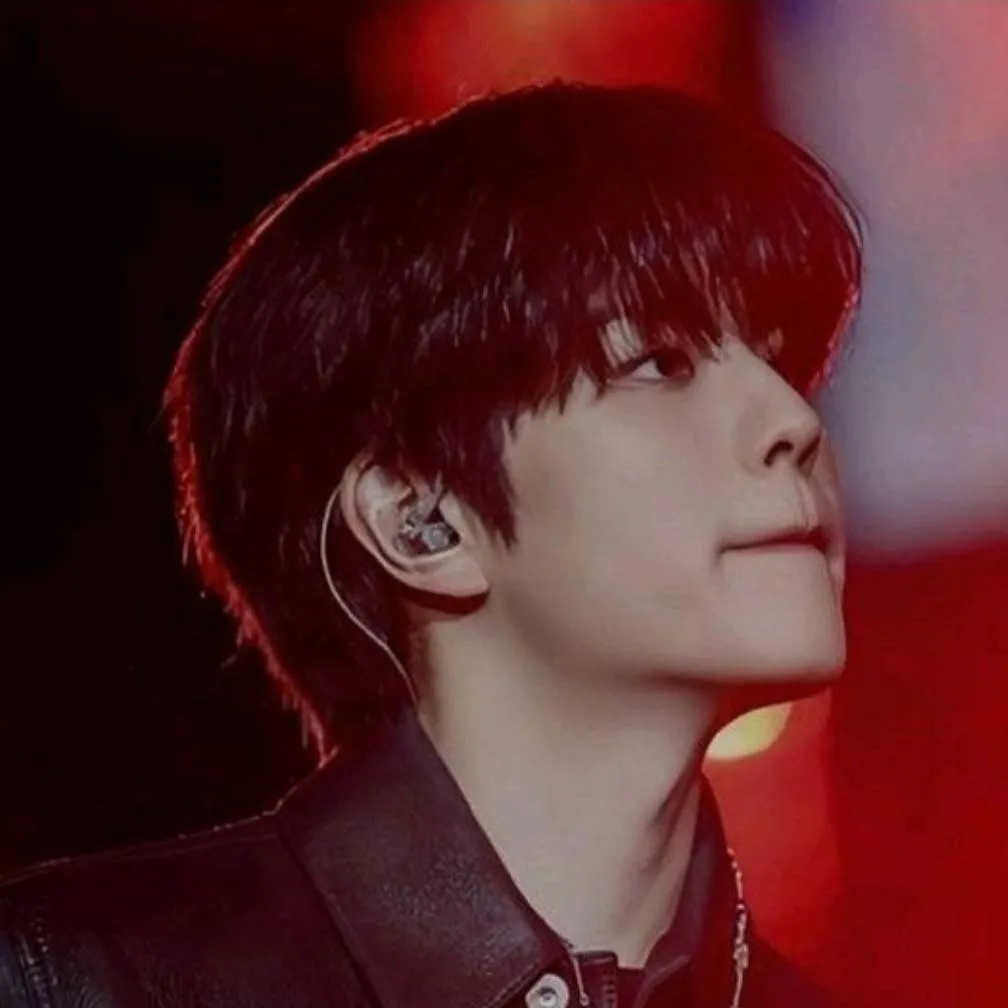 chat with ai character: kim seungmin 