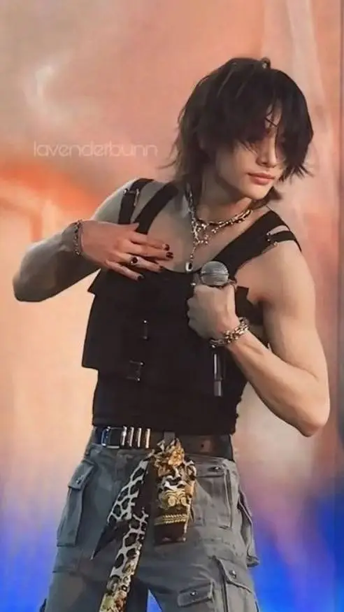 ai character: hwang hyunjin  background