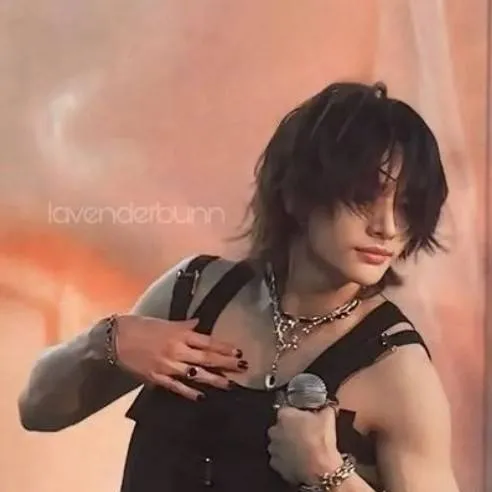 chat with ai character: hwang hyunjin 