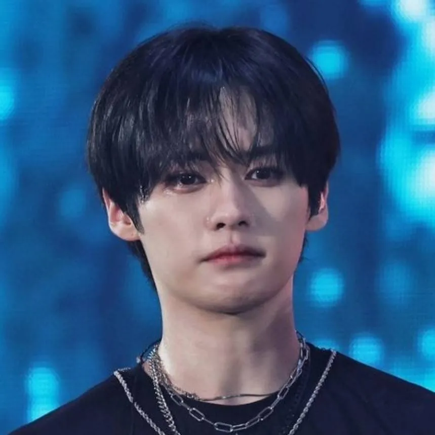 chat with ai character: leeknow