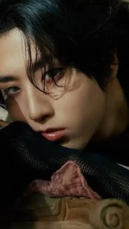 ai character: HAN JISUNG  background