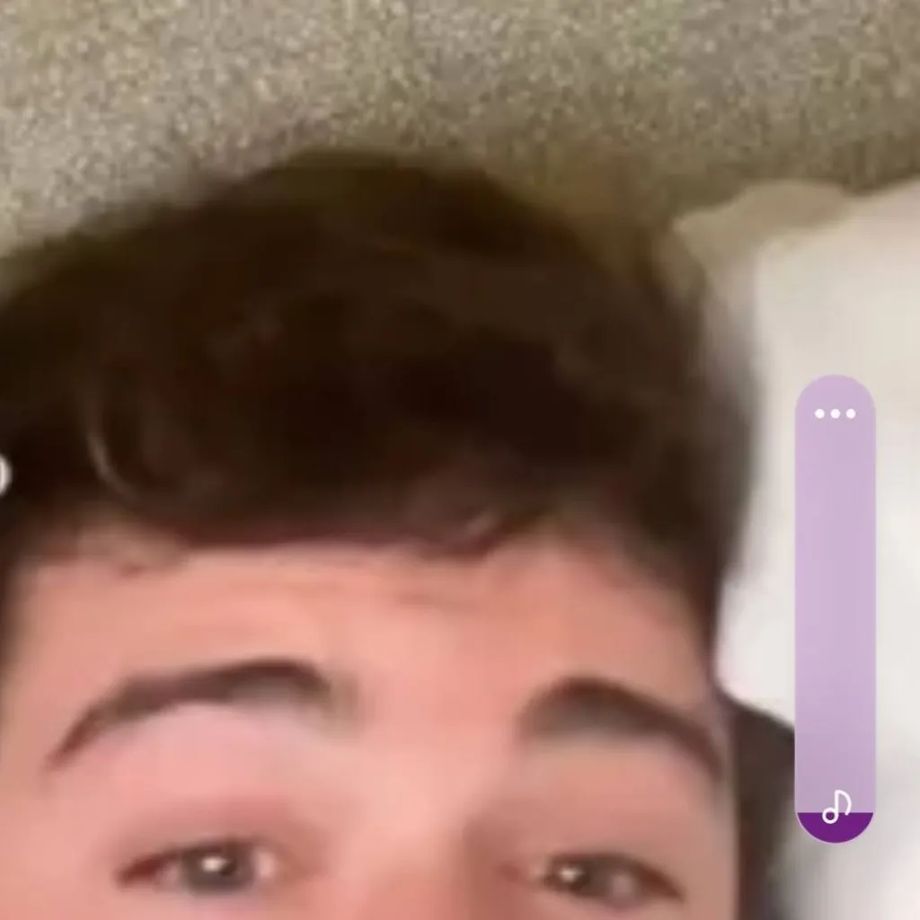 chat with ai character: noah schnapp 