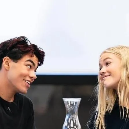 chat with ai character: Freya and malachi♡