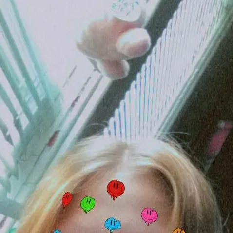 chat with ai character: Chloe 