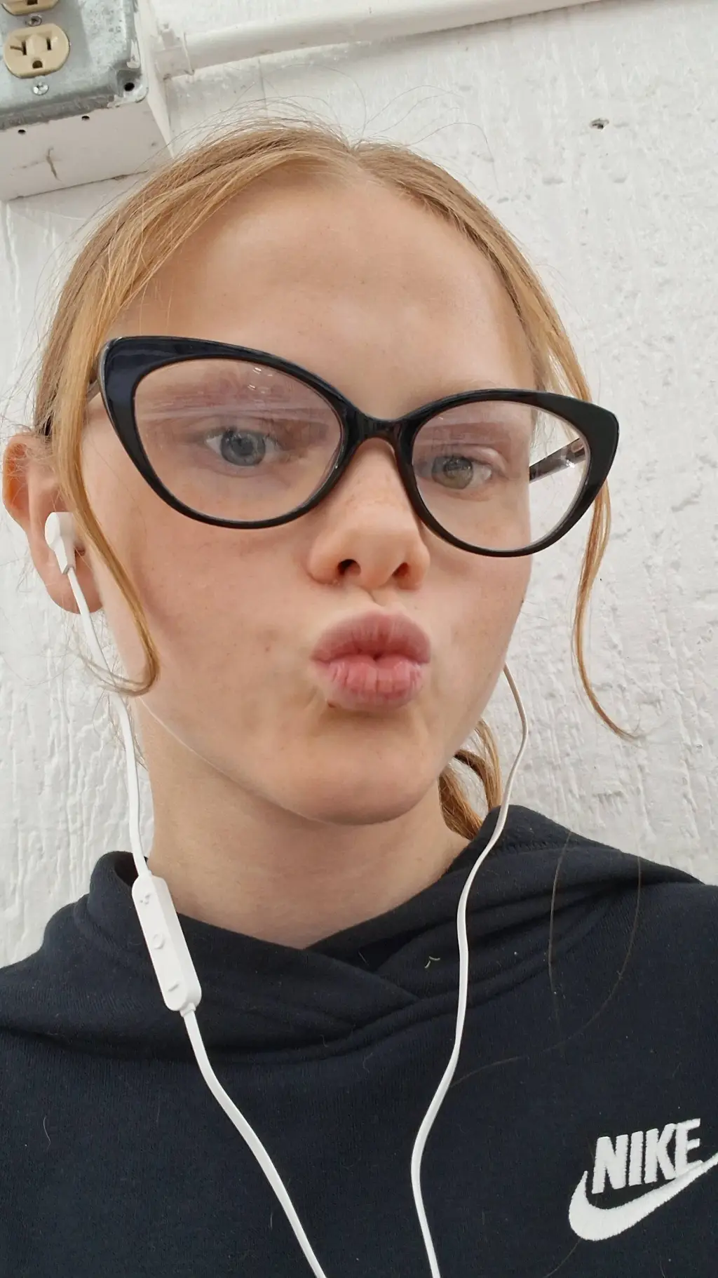 ai character: Lela  background