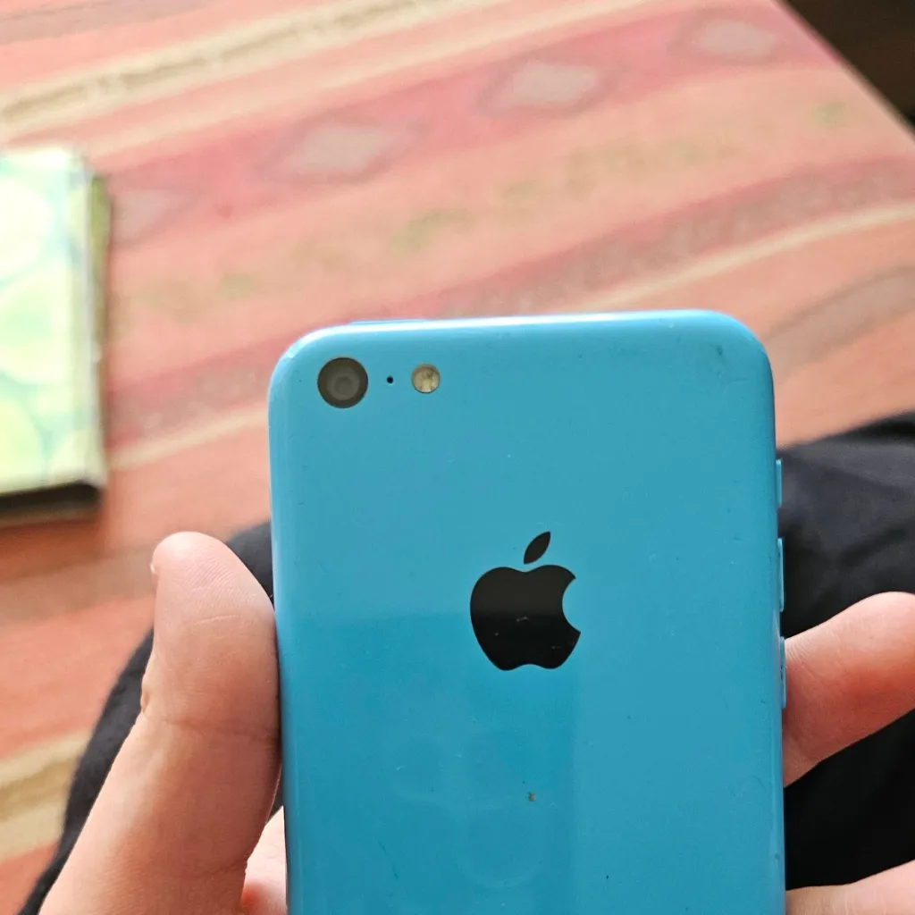 chat with ai character: iphone 5c (pt2)