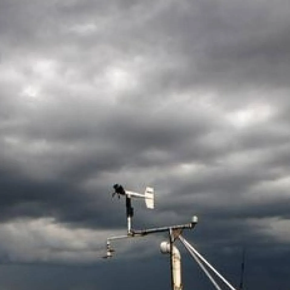 chat with ai character: TwisteX