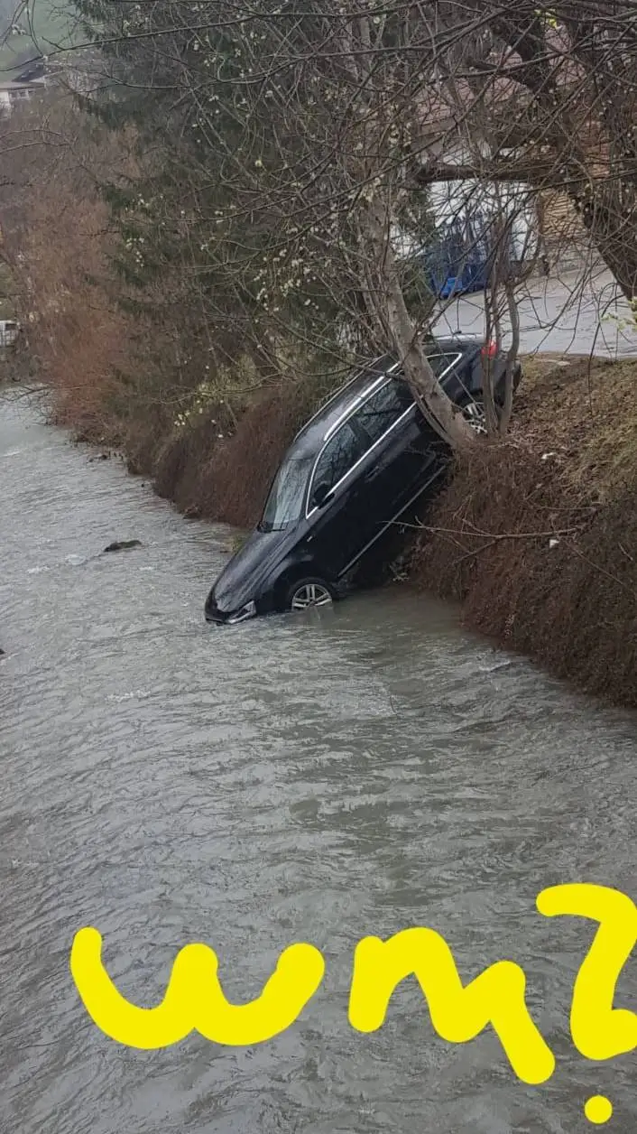 ai character: beniamin  background