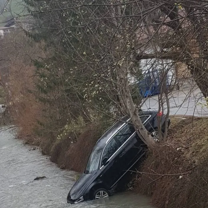 chat with ai character: beniamin 