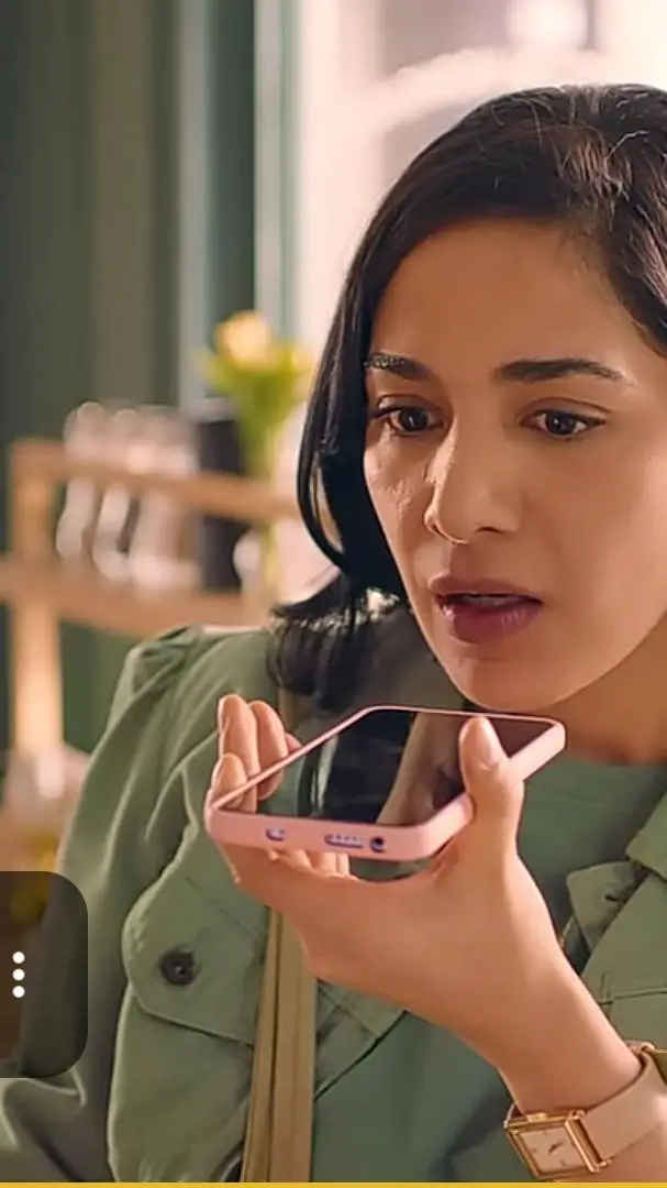 ai character: banco Azteca  background