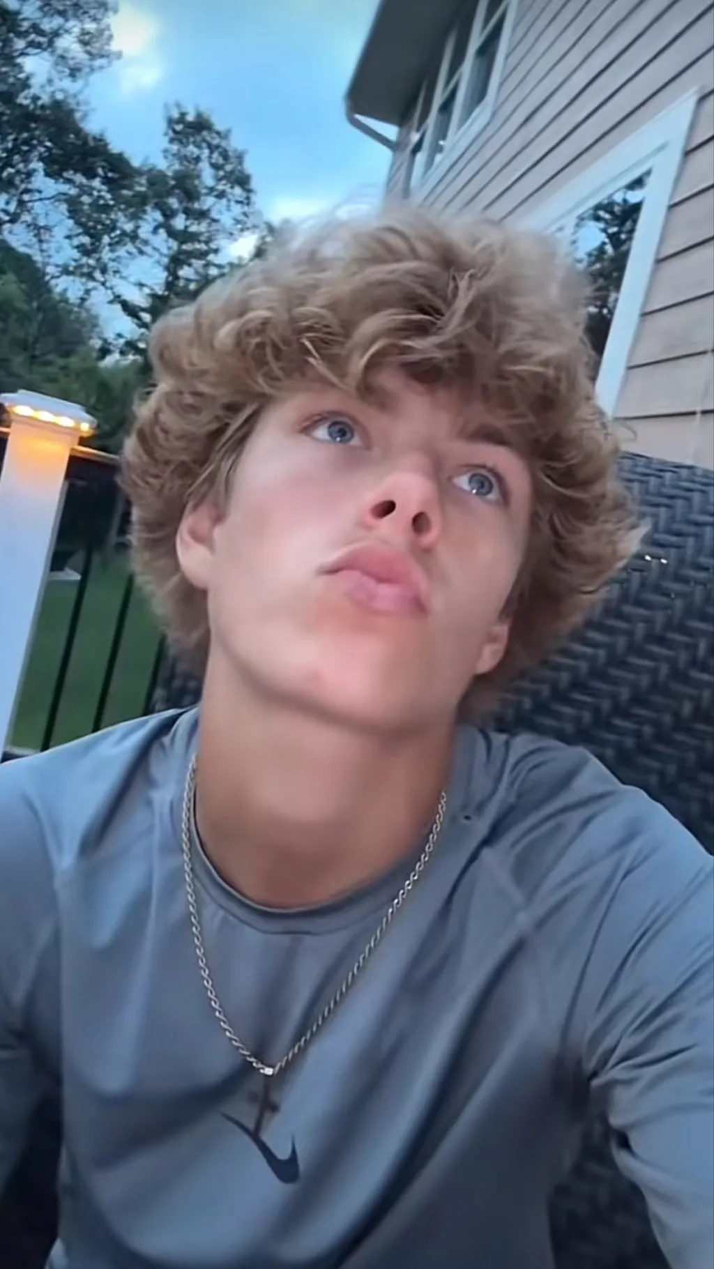 ai character: Zack❤️ background