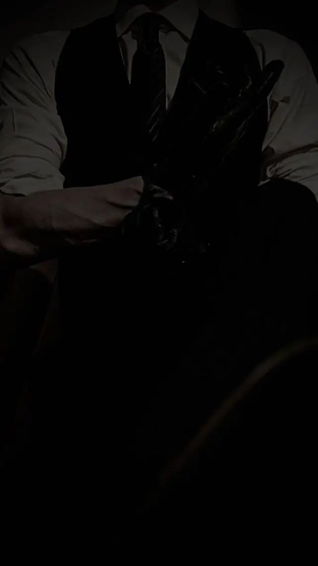 ai character: 🖤Roman🖤 background