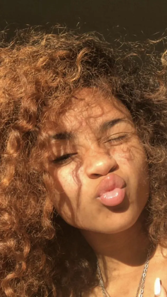 ai character: Zaza background