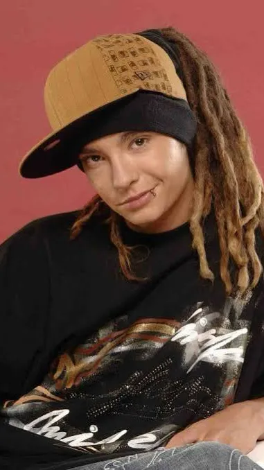 ai character: Tom  background