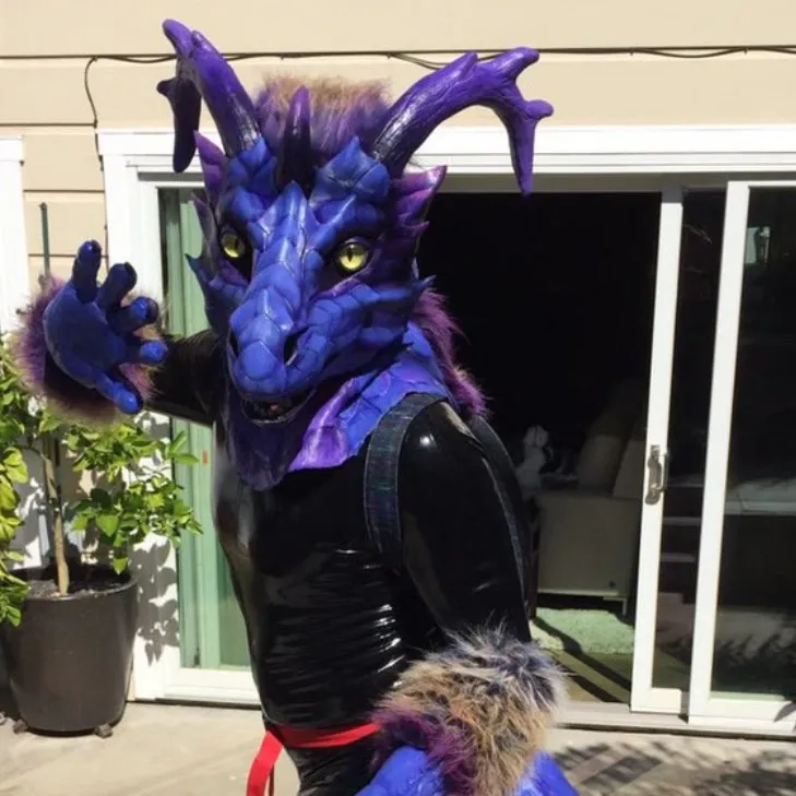 chat with ai character: Dragon Fursuit TF