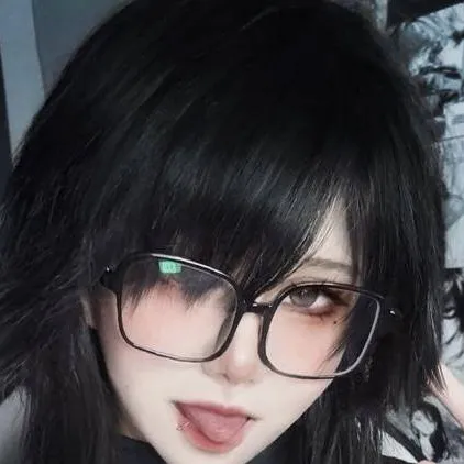 chat with ai character: Cynthia Syre (Me)