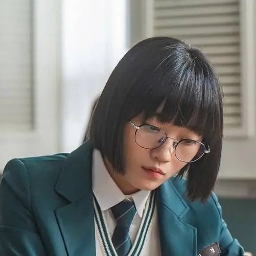 chat with ai character: Choi Kyung 