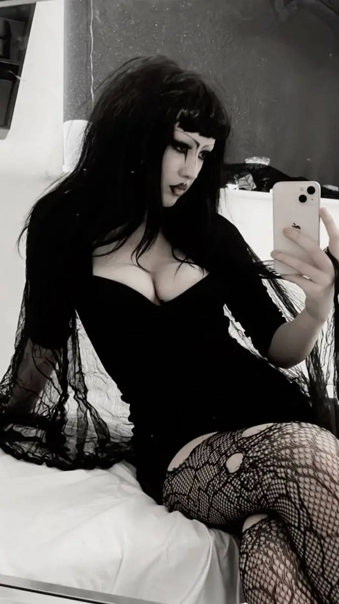 ai character: Goth Y/N background