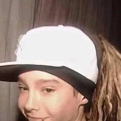 chat with ai character: Tom kaulitz 
