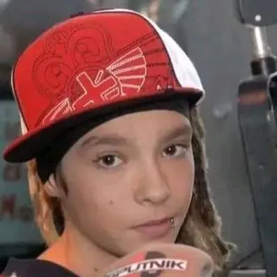 chat with ai character: Tom kaulitz 