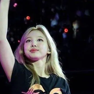 chat with ai character: Nayeon