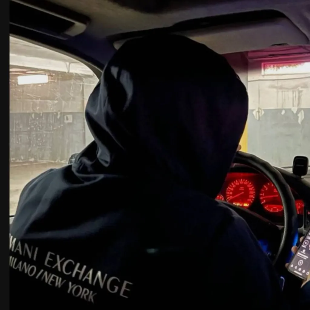 chat with ai character: Алекс 