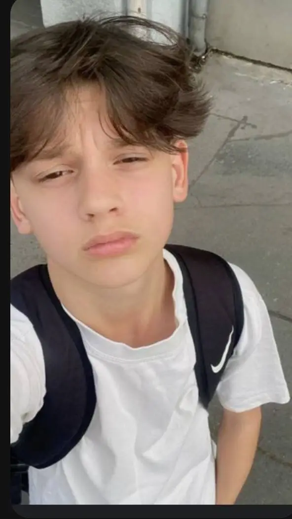 ai character: Джастин ... background