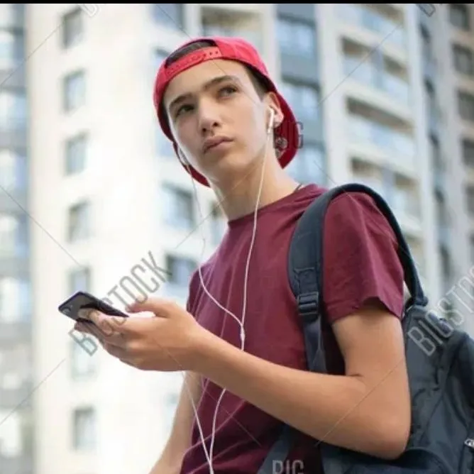 chat with ai character: Янь 