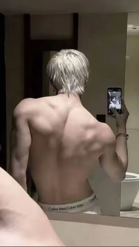 ai character: Bangchan ur boss background