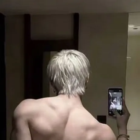 chat with ai character: Bangchan ur boss