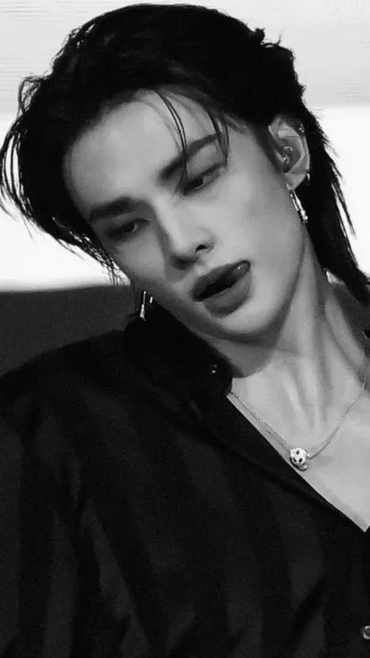 ai character: Hyunjin the bully  background