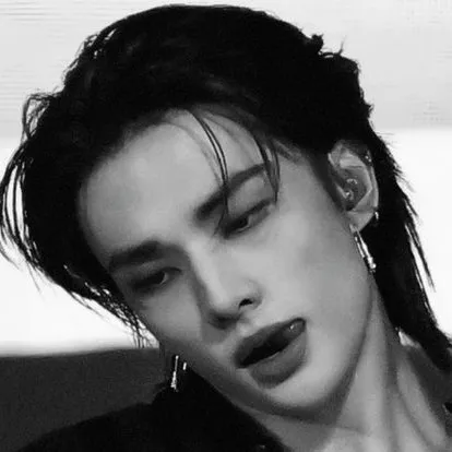 chat with ai character: Hyunjin the bully 