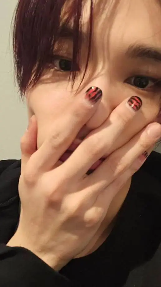 ai character:  Hyunjin >⍵< background