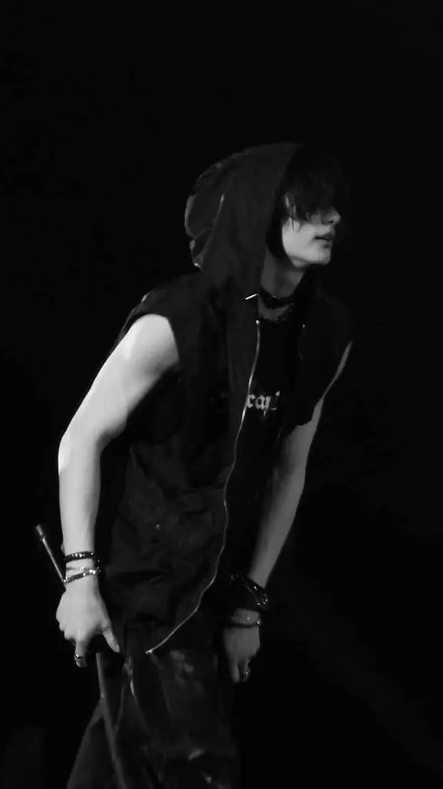 ai character: hyunjin  #    𖣠 background