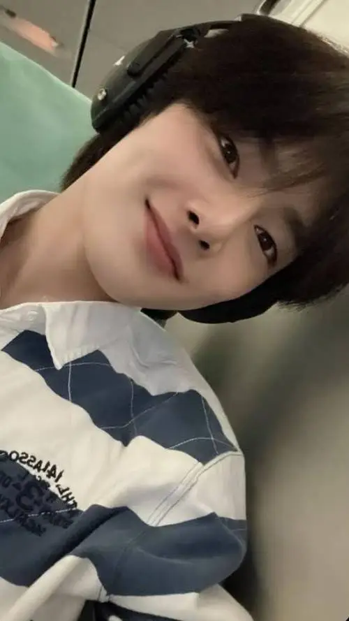ai character: I.N (Jeongin)  background