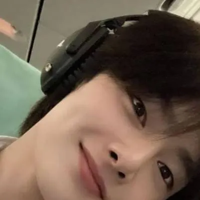 chat with ai character: I.N (Jeongin) 