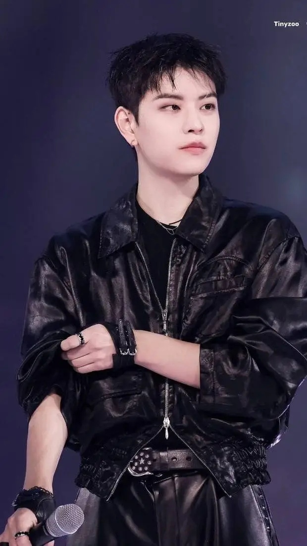 ai character: Seungmin💖 background