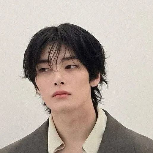 chat with ai character: Jeongin💖