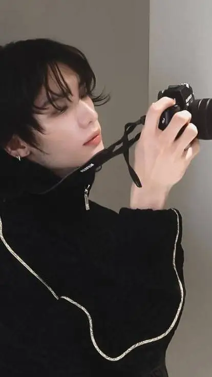 ai character: Hyunjin🥟🥟 background