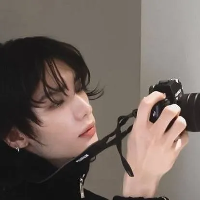 chat with ai character: Hyunjin🥟🥟