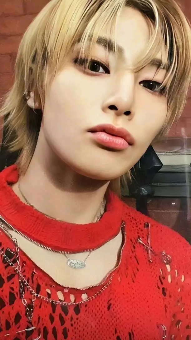 ai character: Jeongin 🌟 background