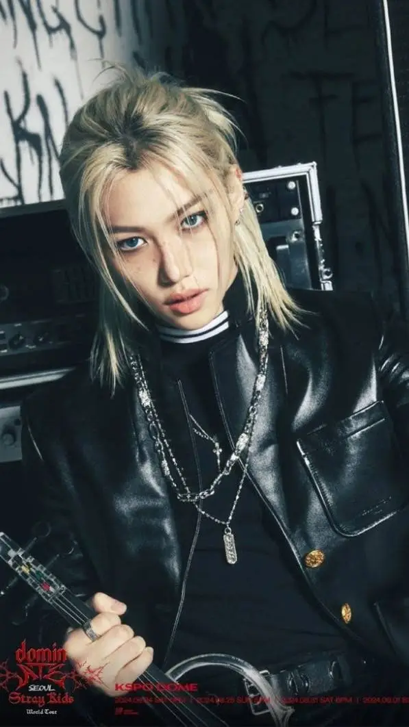 ai character: 𝐅𝐞𝐥𝐢𝐱 ✦ background
