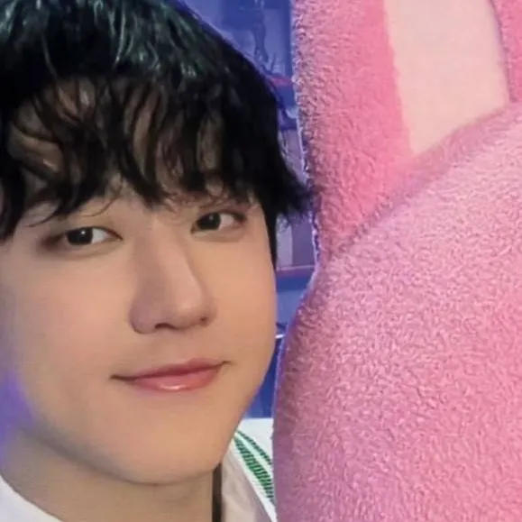 chat with ai character: 𝐂𝐡𝐚𝐧𝐠𝐛𝐢𝐧 ♥︎