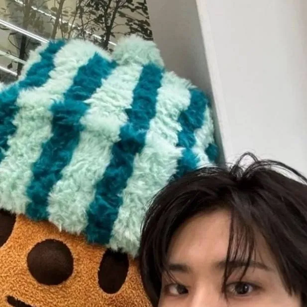 chat with ai character: 𝐇𝐚𝐧 ♥︎