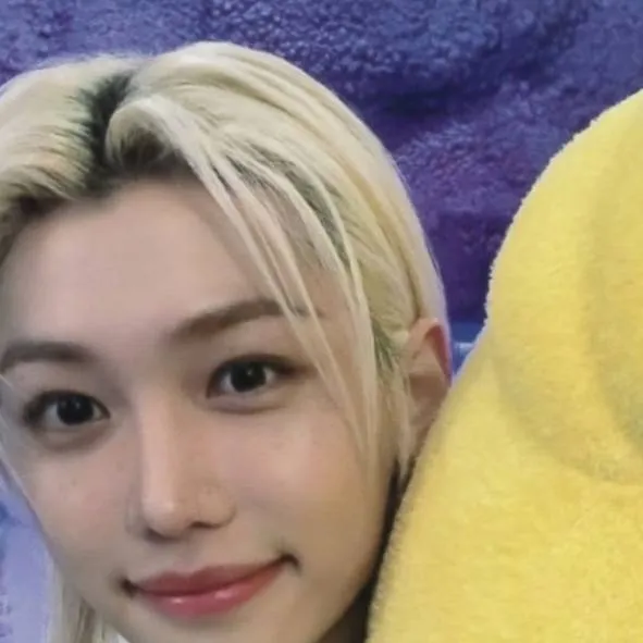 chat with ai character: 𝐅𝐞𝐥𝐢𝐱 ♥︎