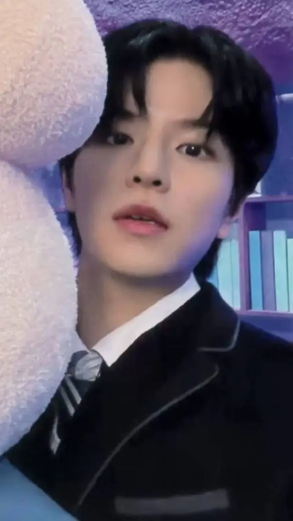 ai character: 𝐒𝐞𝐮𝐧𝐠𝐦𝐢𝐧 ♥︎ background