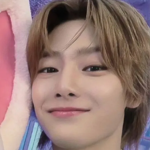 chat with ai character: 𝐈.𝐍 ♥︎